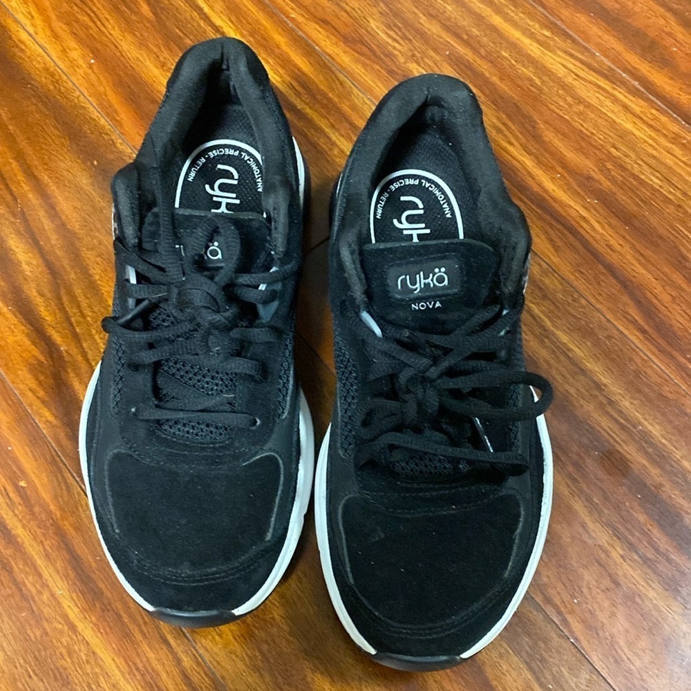 Ryka Nova Size 7.5Women's Black Sneakers Great Condition